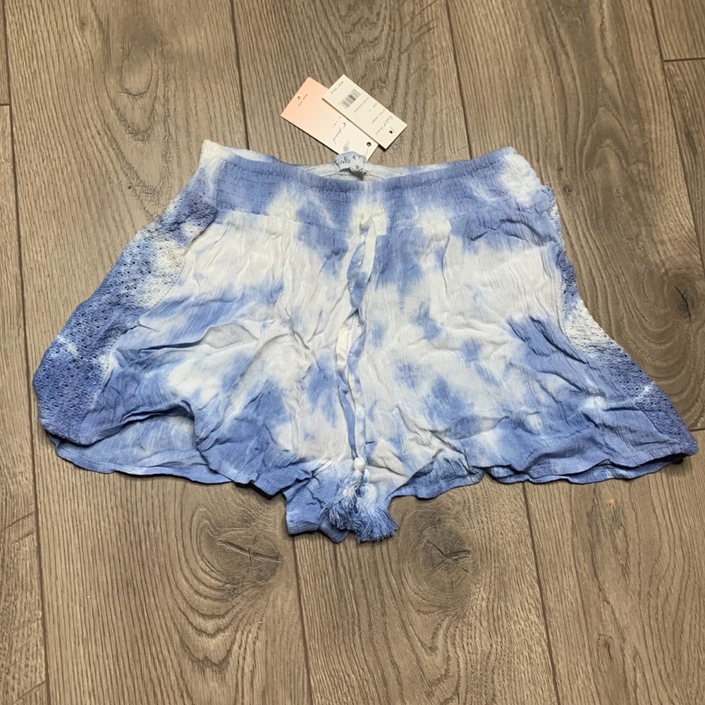 Kiwi & Pumch Lightweight loose fit shorts